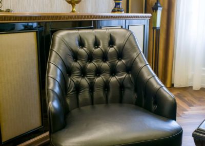 Sophie Capitonne chesterfield bőr forgószék