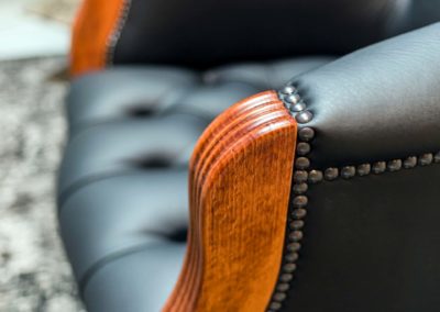 directors chesterfield bőr gombozott szék