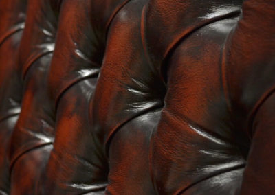 queen anne chesterfield gombozott háttámla