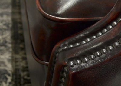 queen anne díszített karfa