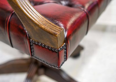 Gainsborough chesterfield forgószék karfa