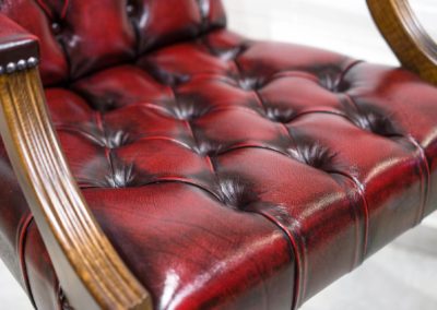 Gainsborough chesterfield forgószék részlet