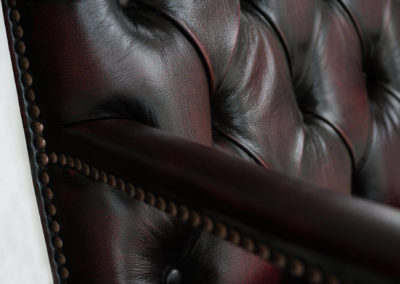 Gainsborough karfas chesterfield szek reszlet2