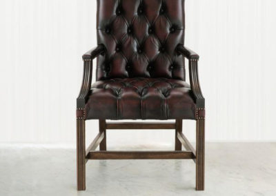 Gainsborough karfás chesterfield szék