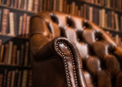 Executive Chesterfield fonoki szek karfa